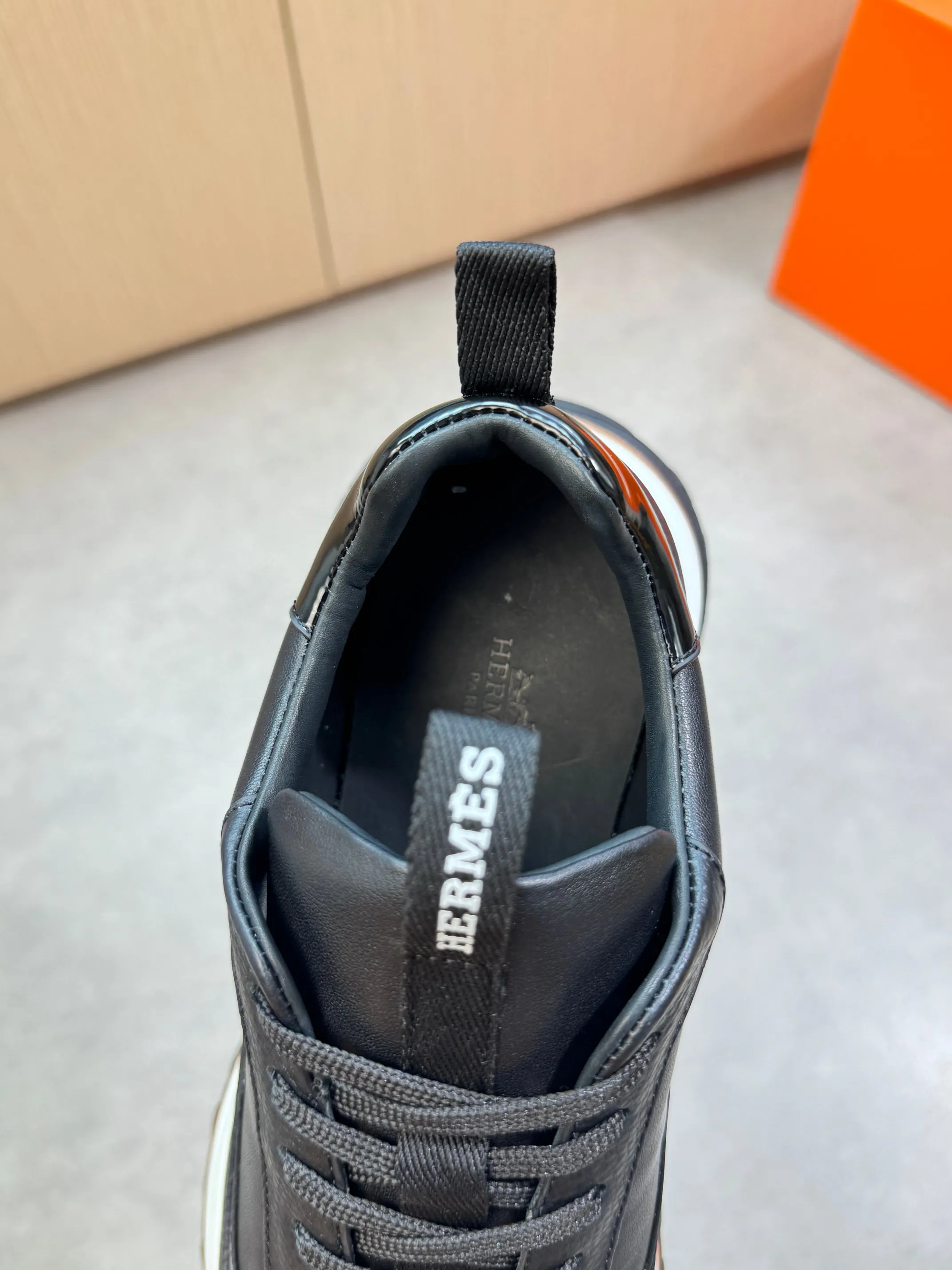 Men's shoes 💰800 [HERMES] Hermès - High-end quality original order·Casual sports shoes - Upper: 🔝 pebbled calfskin, Nappa calfskin, shoe body sewn with contrasting edge color, tongue, heel, brand logo webbing - Inner: water-dyed cowhide - Outsole: ultra-light T men's shoes 💰R·Rubber; two-color molded outsole -Ultra-high quality control·Fine workmanship: highlighted (high-end·nobility·grade) -Size: 39-44 (38, 45, can be customized)·H0118